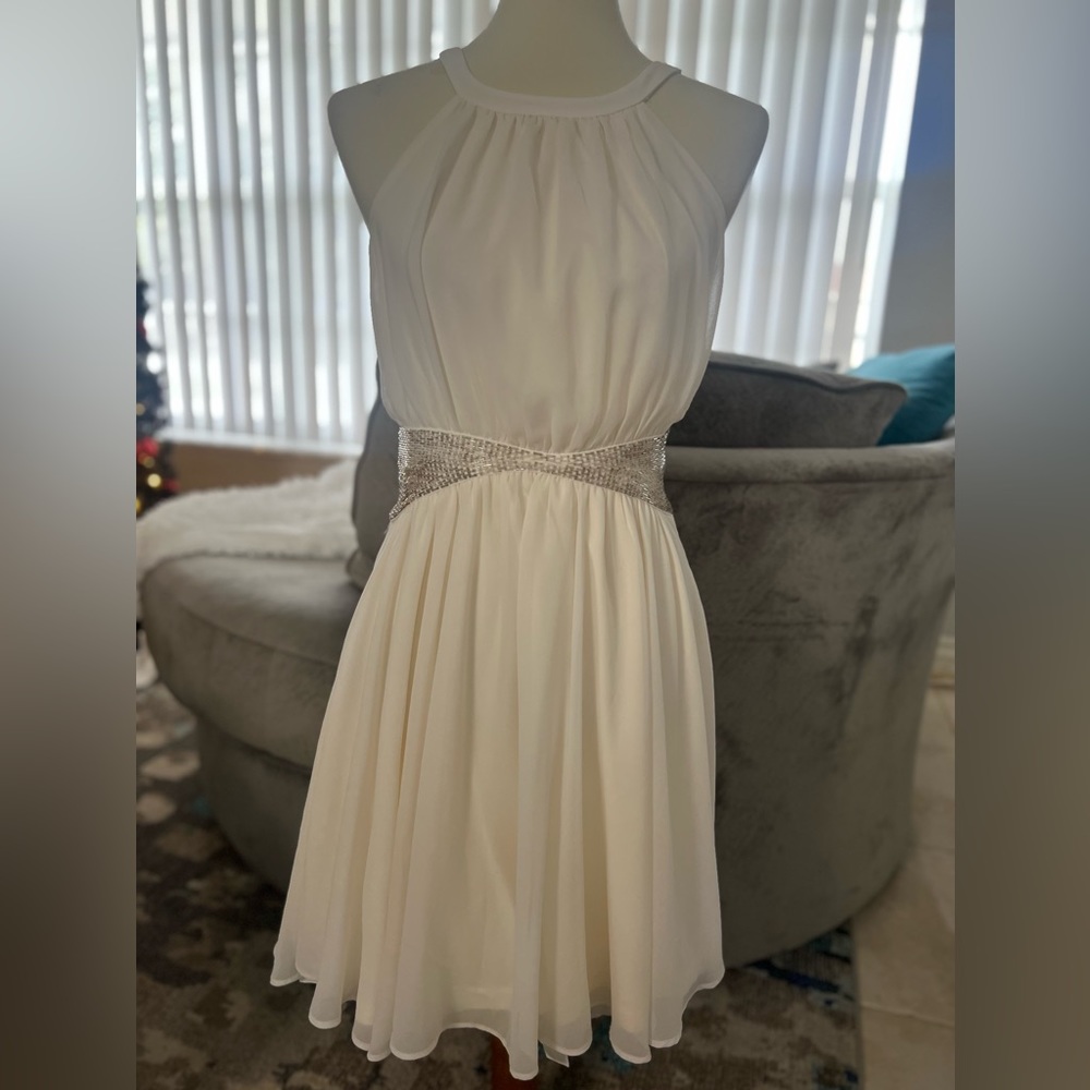 Stunning white holiday/cocktail dress by Lulu’s